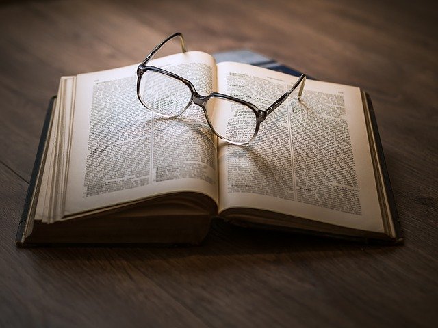 glasses-gedc0c62b8_640