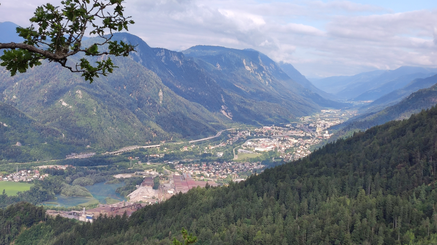 Jesenice_from_Ajdna_01