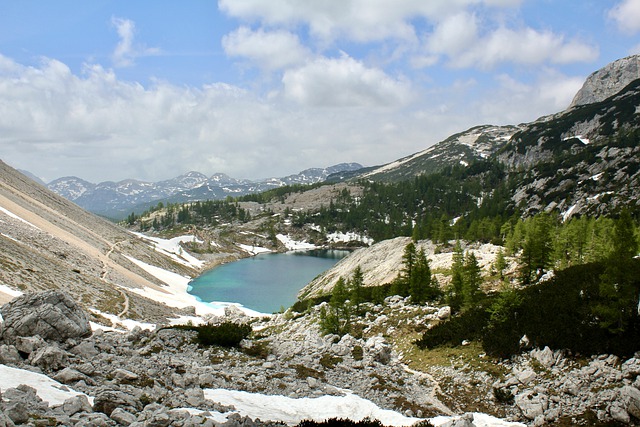 mountains-g66e78d562_640